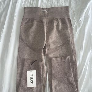 Motion seamless leggings soft beige